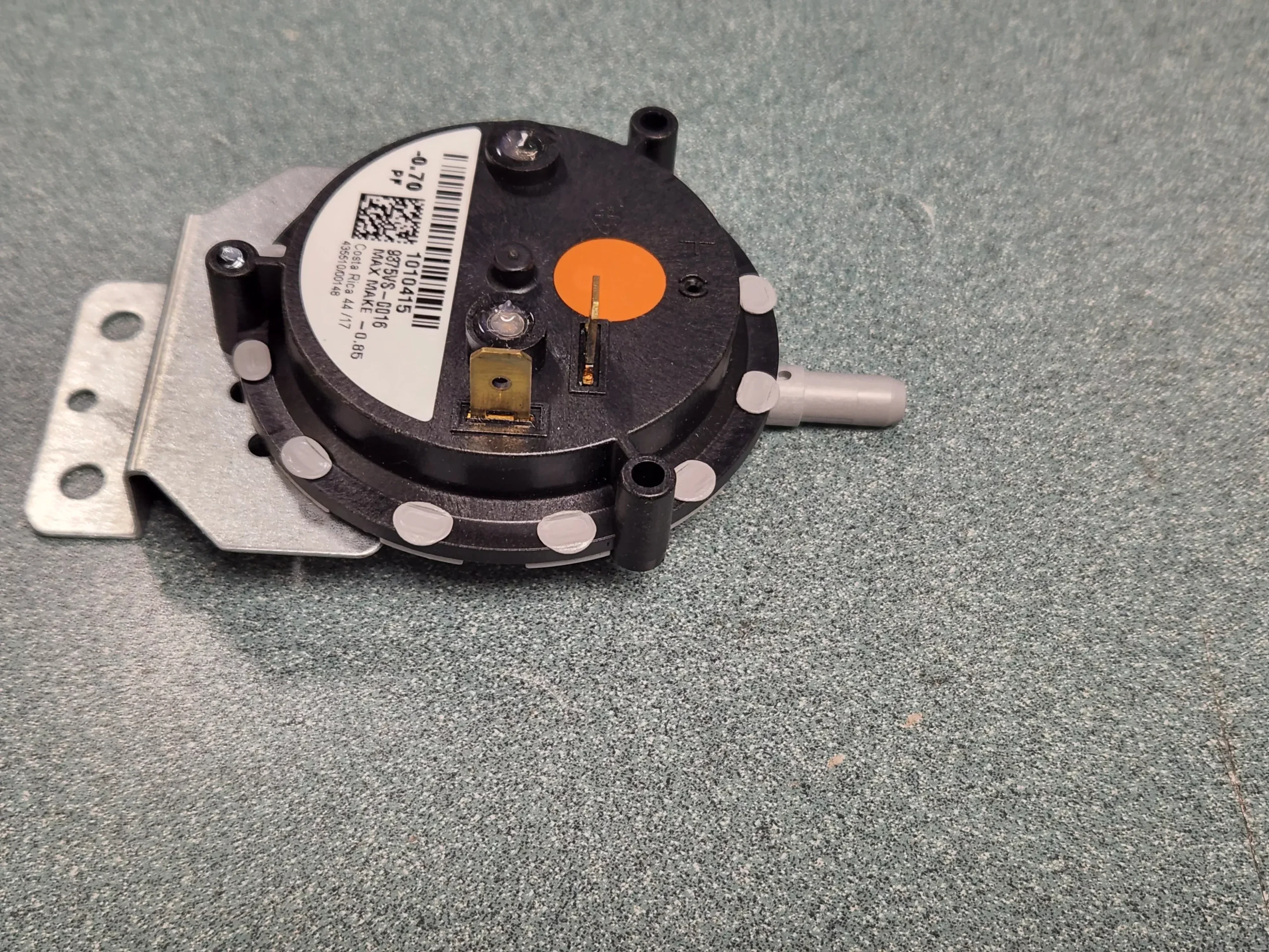 '-0.70 PF Pressure Switch 1 Port