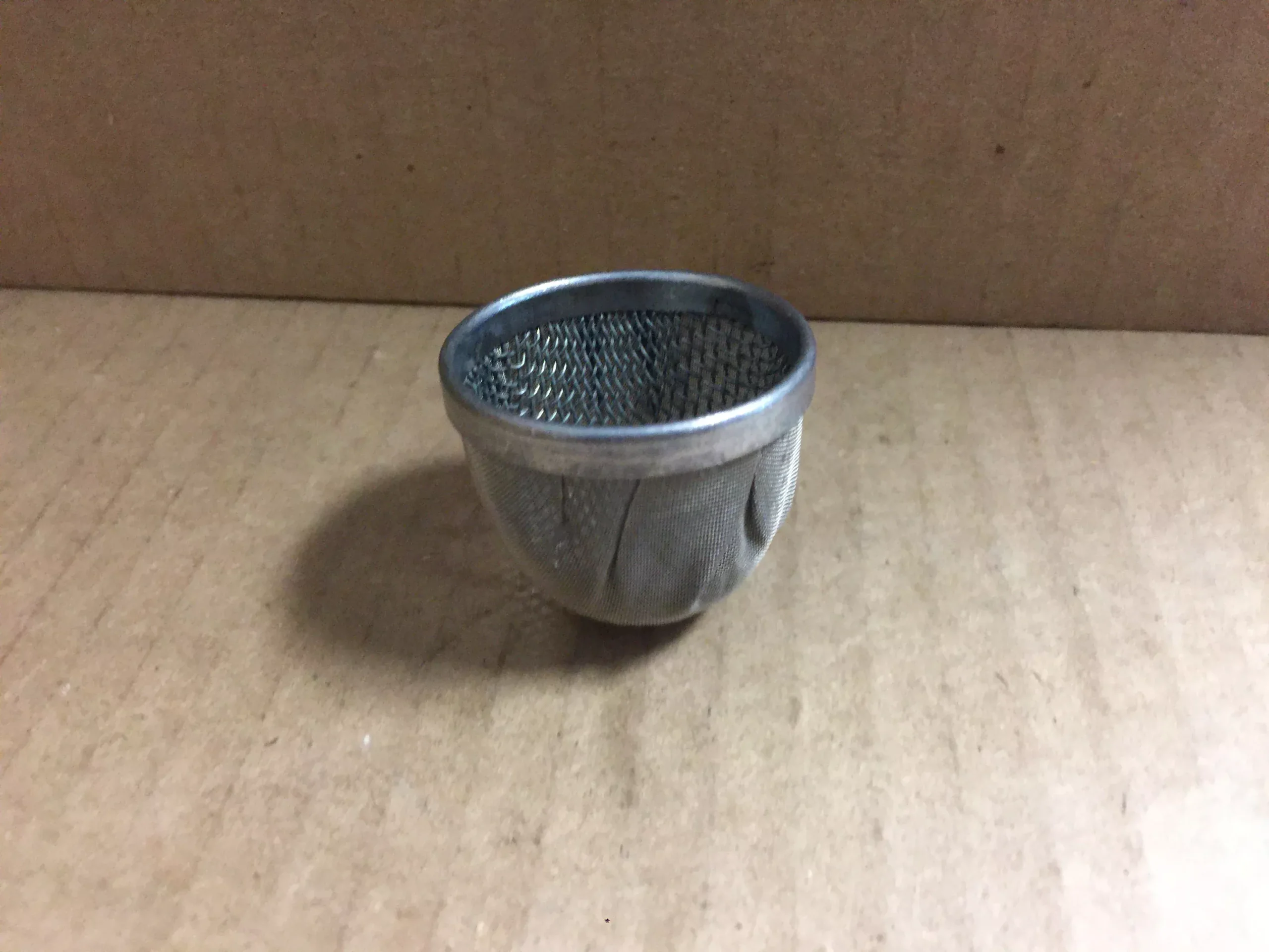 1-1/2" ROUND STRAINER; METAL MESH