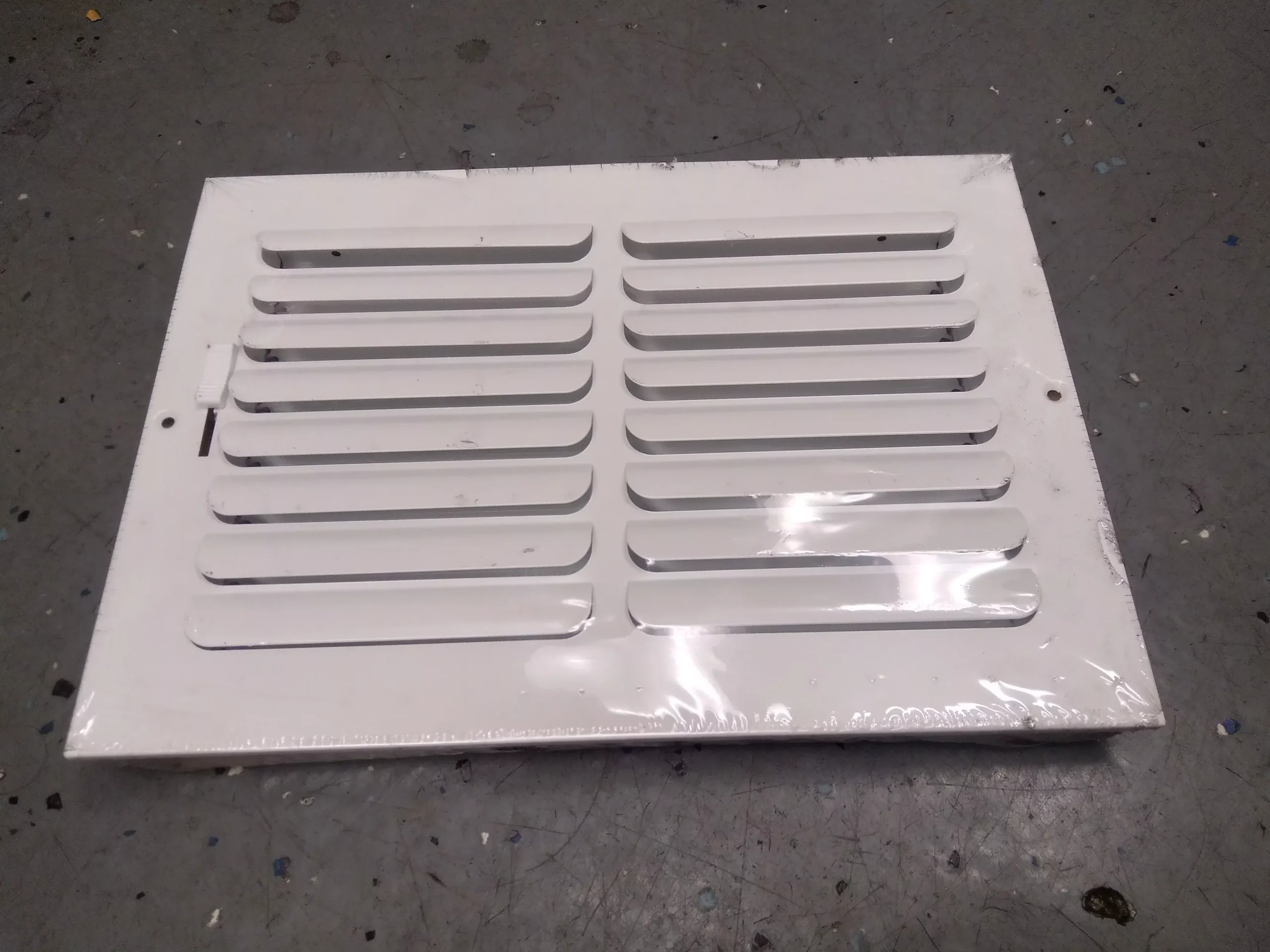 12 x 8 Curved 1-Way Sidewall/Ceiling Register White