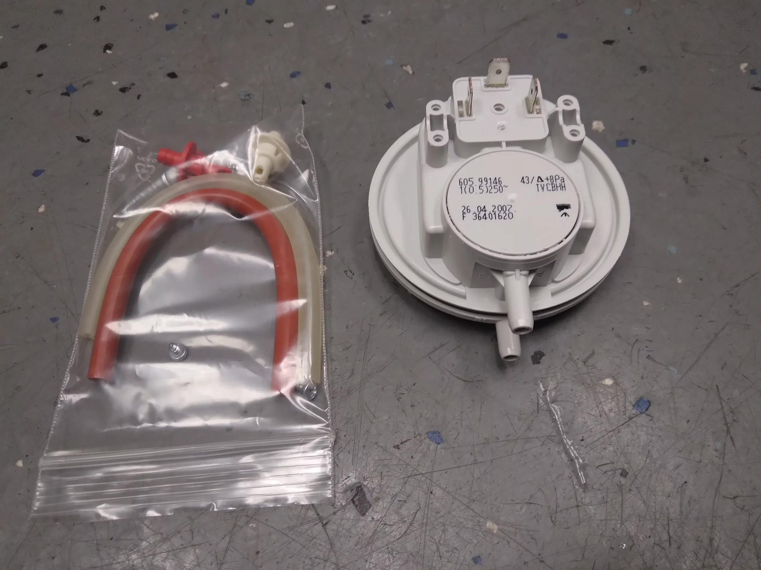 .172" WC Dual Port Pressure Switch
