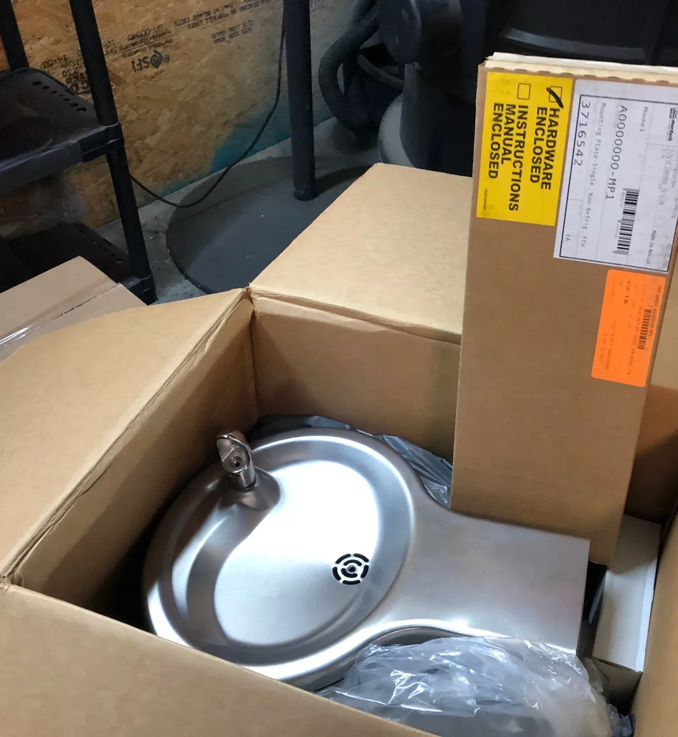 18" OVAL WALL MOUNTED NON-REFRIGERATED DRINKING FOUNTAIN,