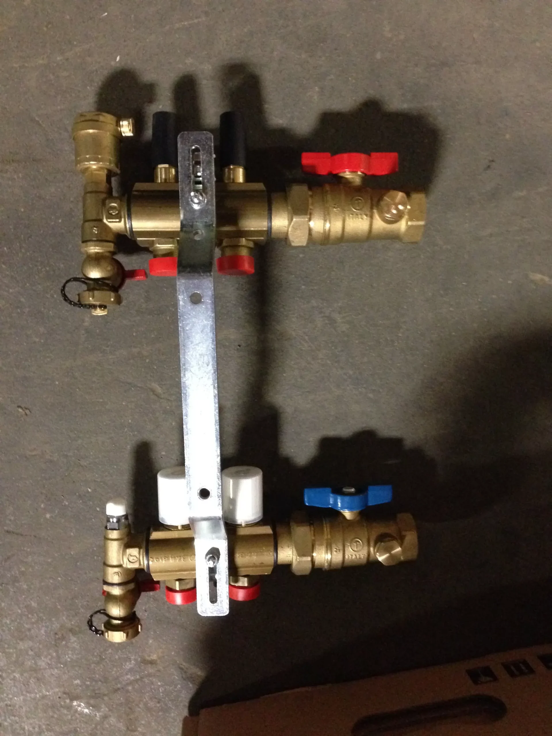 2 PORT ACCUFLOW PREASSEMBLED RADIANT HEATING MANIFOLD