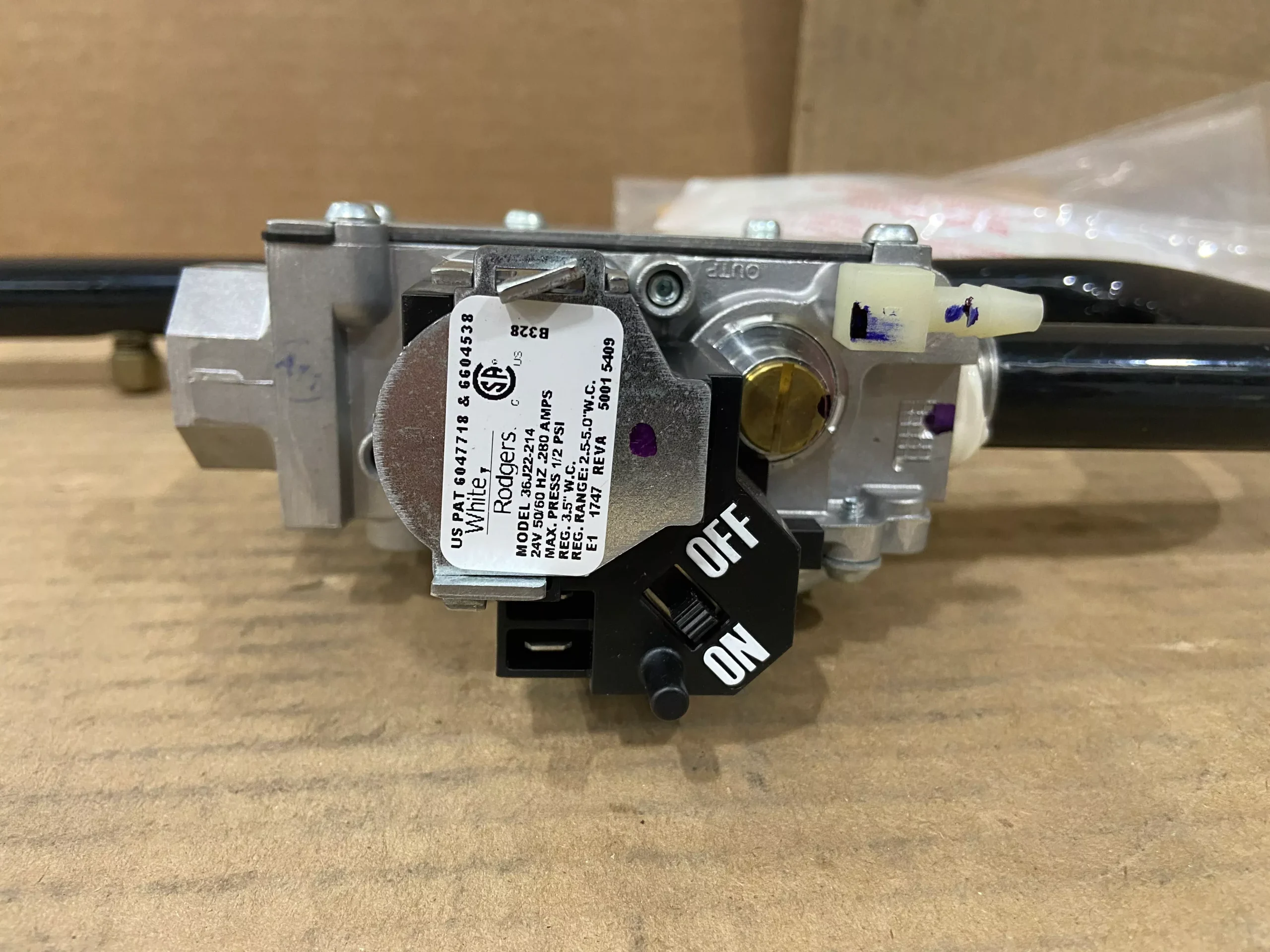 24 Volt Hot Surface Combination Gas Valve w/Burner Assembly 1/2" x 1/2