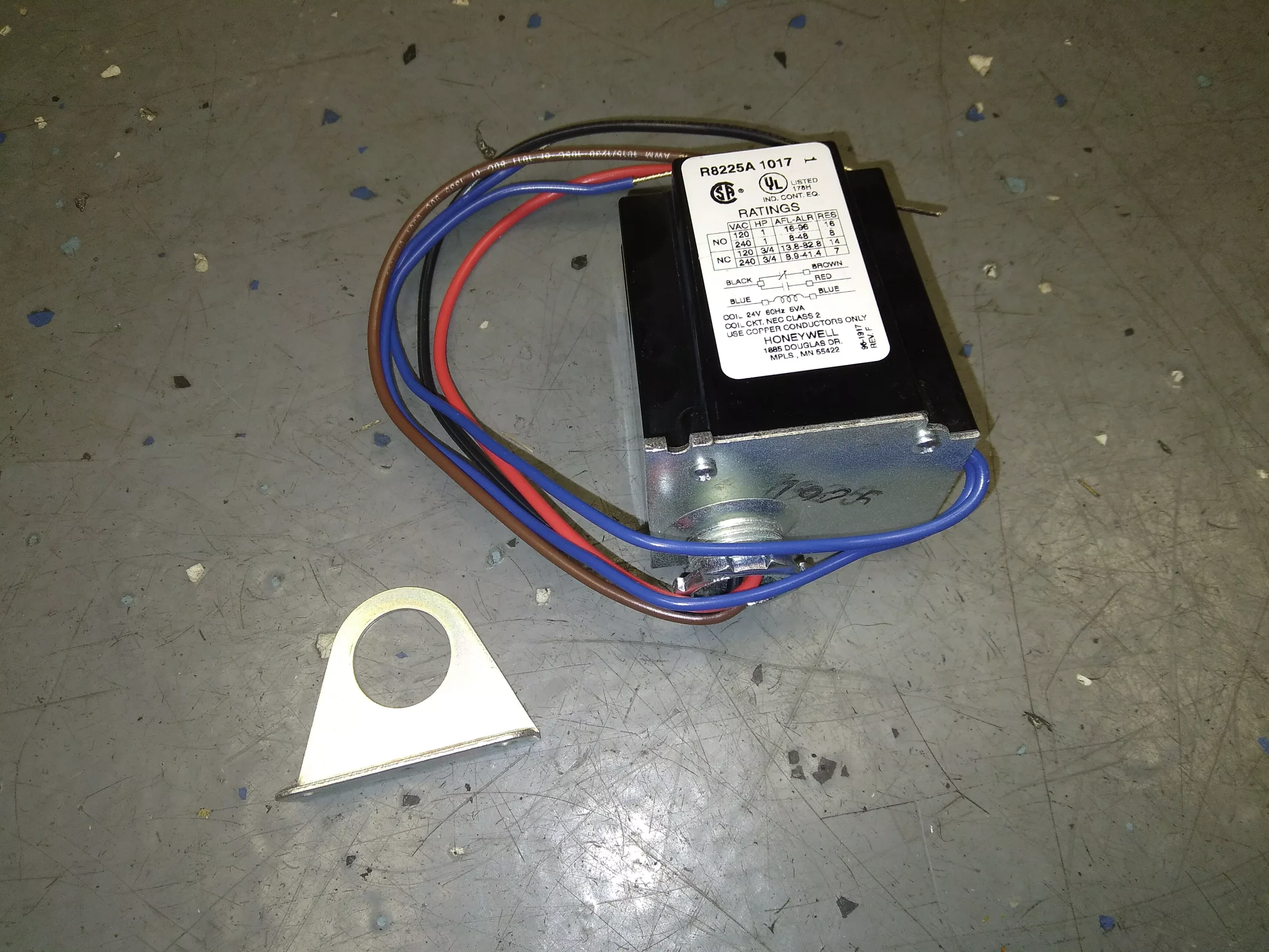 24 Volt SPDT Enclosed Fan Relay