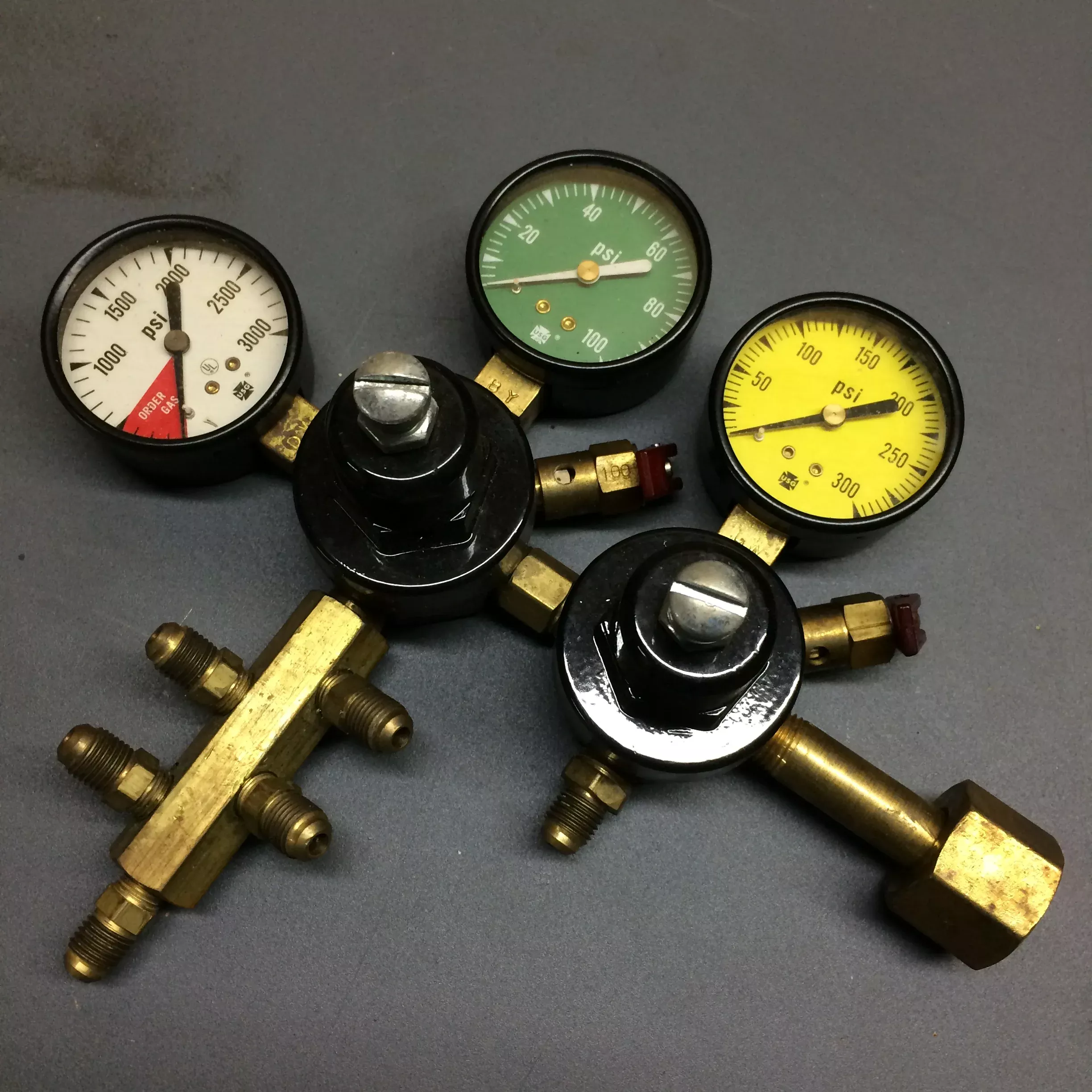 3-GAUGE HI-MED PRESSURE REGULATOR ASSEMBLY FOR CO2