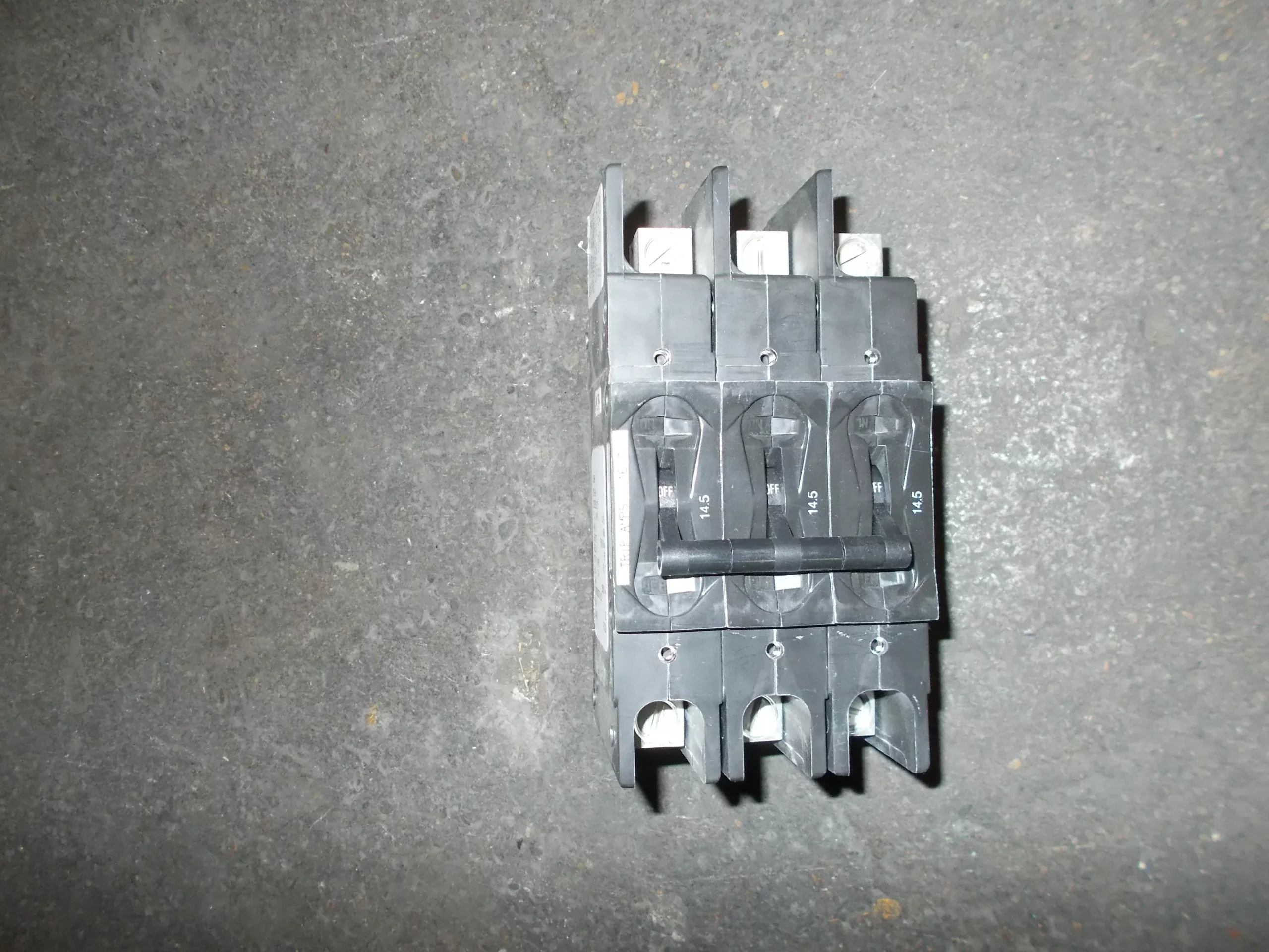 3 Pole 145 A 219 Multi-Pole Series Hyd Mag Cir Brkr Protect/For Man Mt