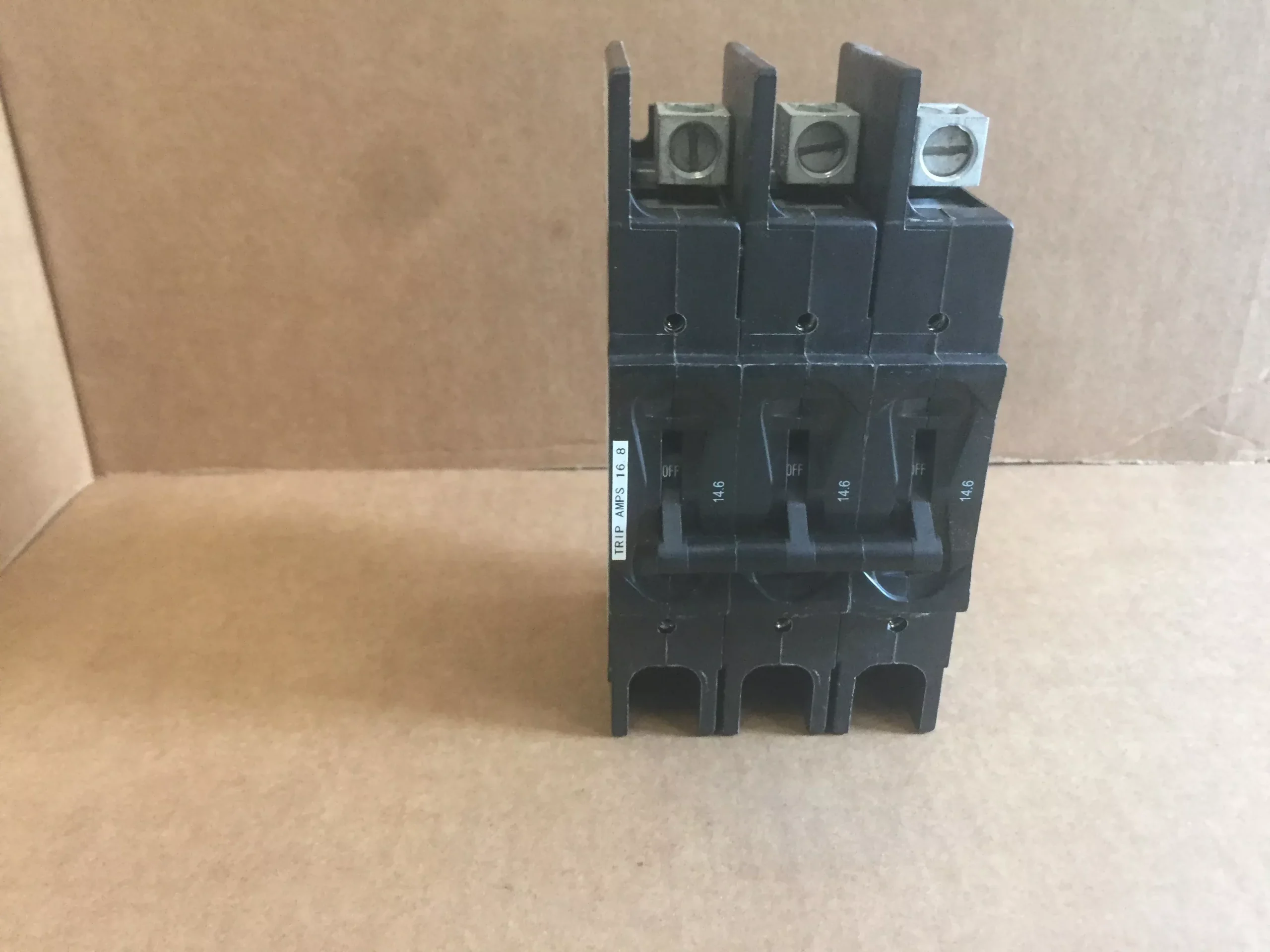 3 Pole 146 A 219 Multi-Pole Series Hyd Mag Cir Brkr Protect/For Man Mt