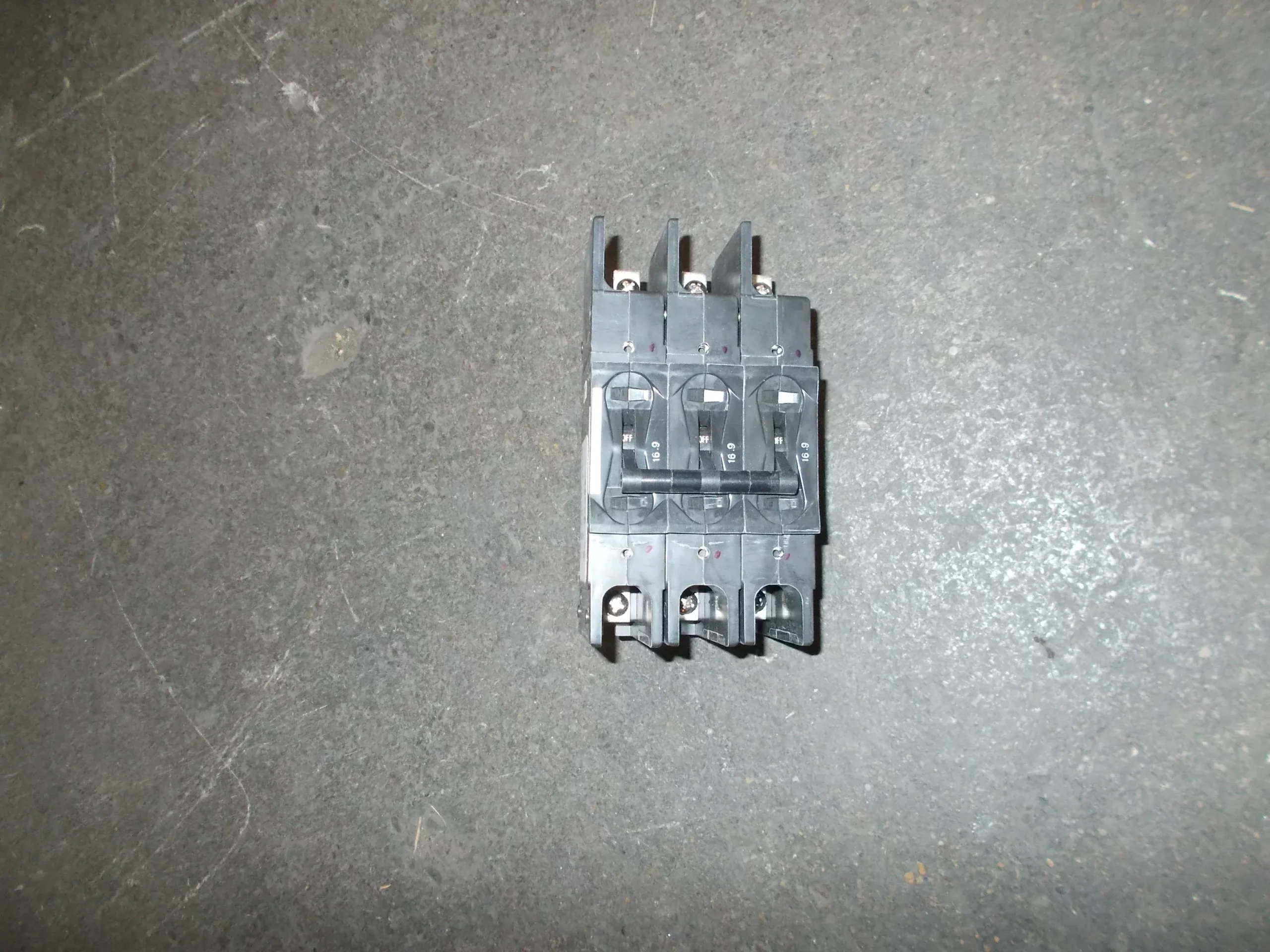 3 Pole 169 A 219 Multi-Pole Series Hyd Mag Cir Brkr Protect/For Man Mt