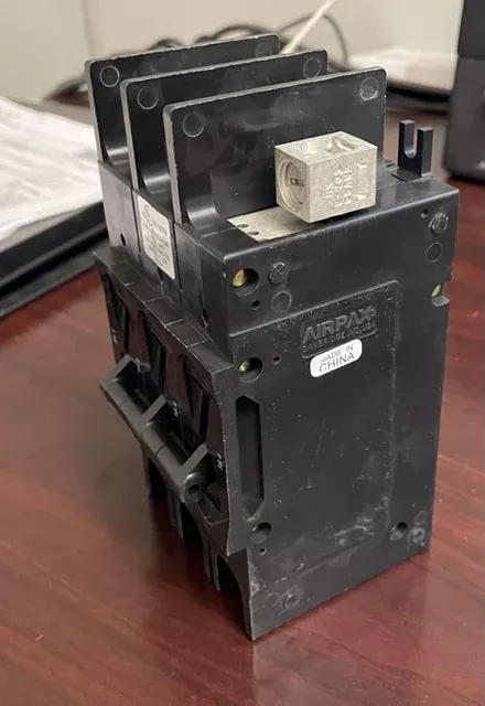 3 Pole 18.4 Amp 209 Multi-Pole Series Hydraulic Magnetic Circuit Break