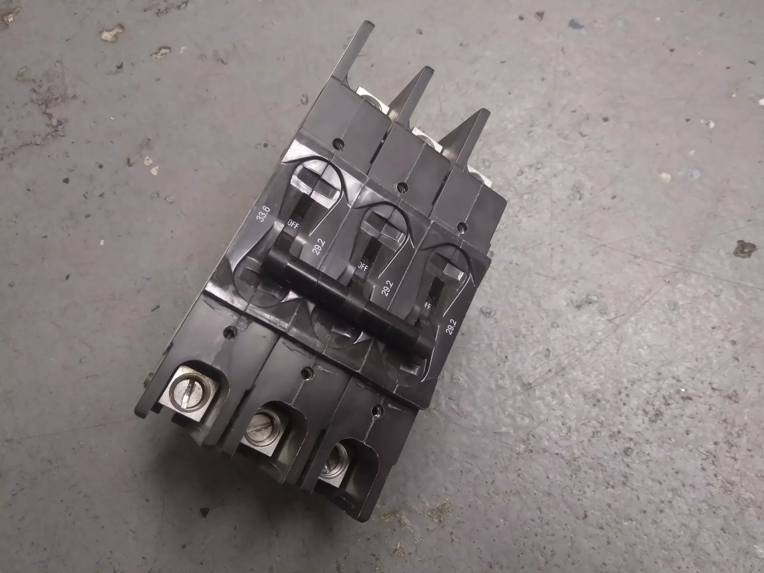 3 Pole 336 A 219 Multi-Pole Series Hyd Mag Cir Brkr Protect/For Man Mt