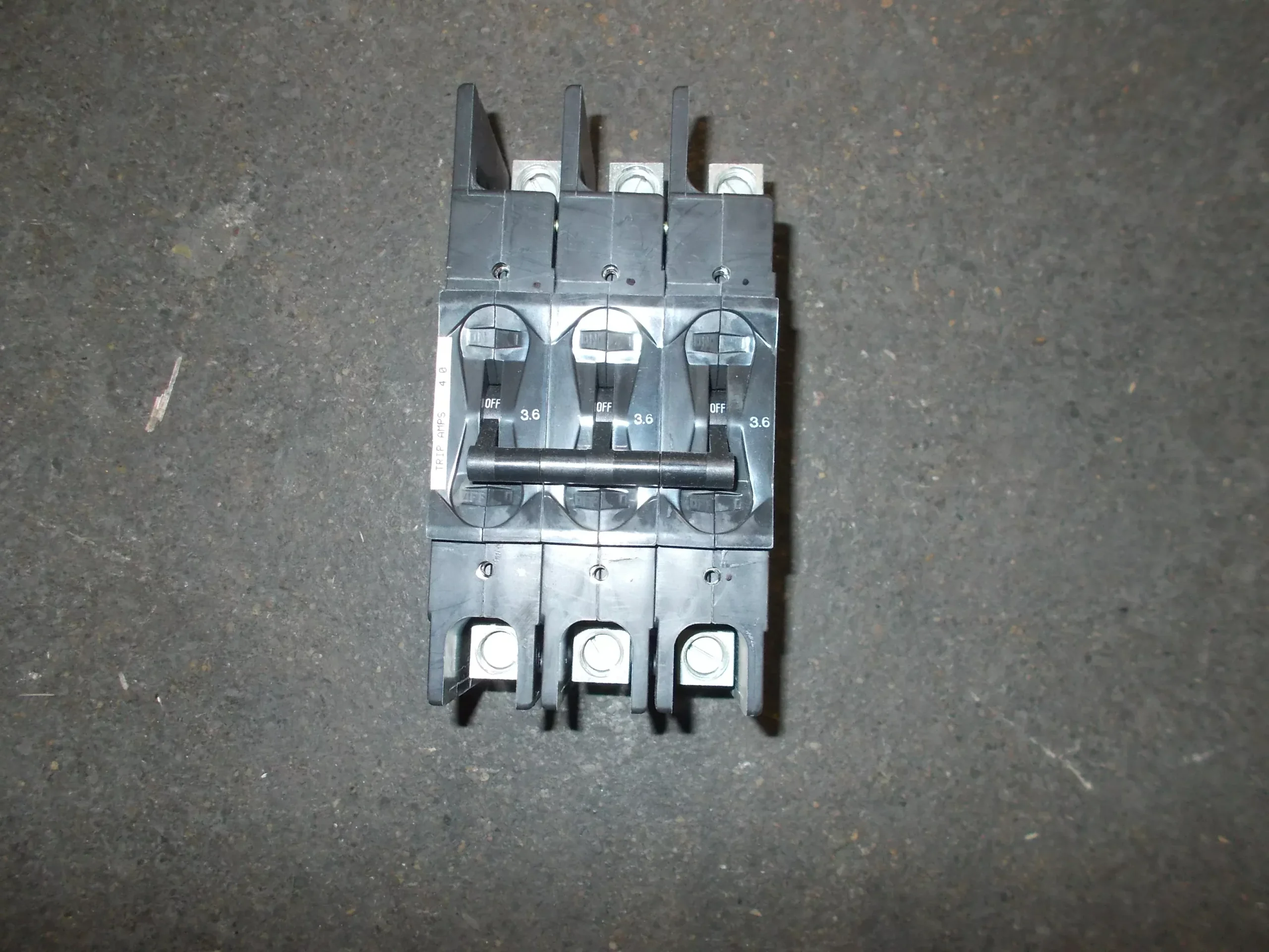 3 Pole 36 A 219 Multi-Pole Series Hyd Mag Cir Brkr Protect/For Man Mtr