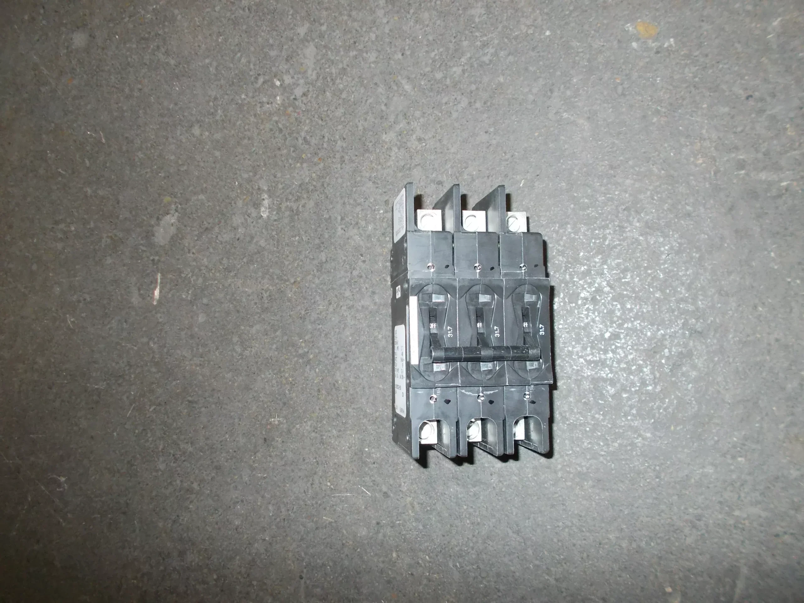 3 Pole 40 A 219 Multi-Pole Series Hyd Mag Cir Brkr Protect/For Man Mtr