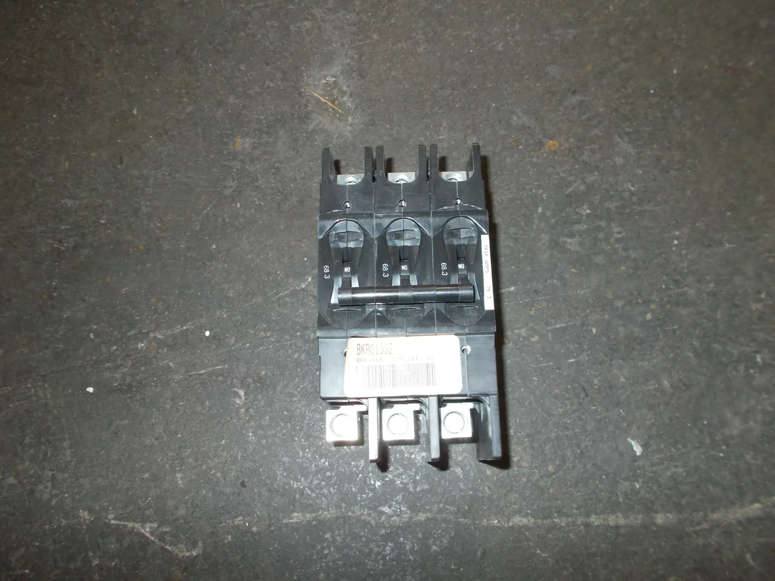 3 Pole 683 A 219 Multi-Pole Series Hyd Mag Cir Protect/For Man Mtr Ctr