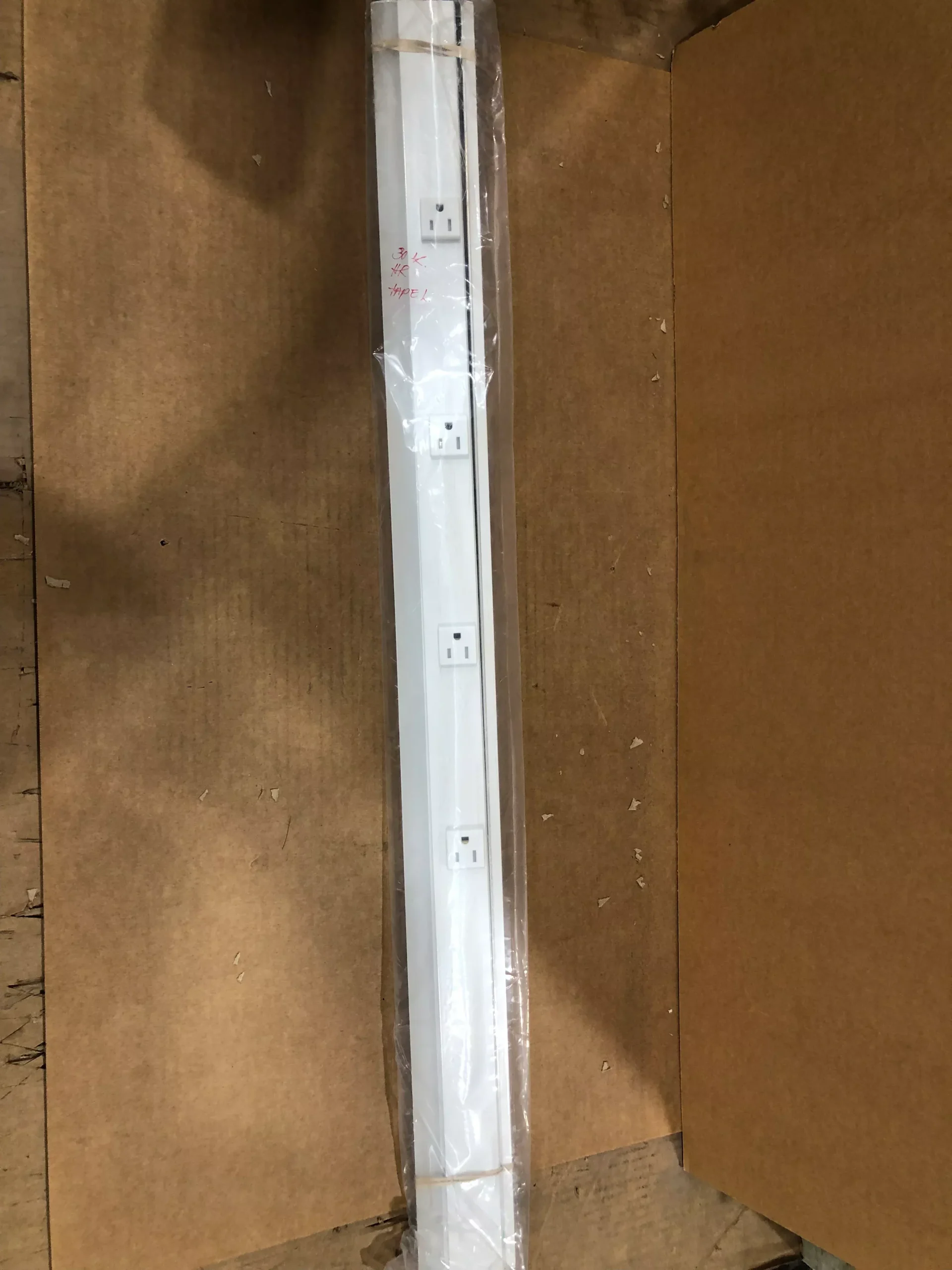 36.5" 18 WATT LIGHTED POWER STRIP 12V