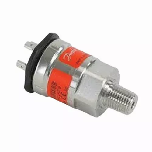 Danfoss 060G3946 Pressure Transmitter – 0–300 PSI, 4–20mA Output, 1/4" Connection for Reliable System Monitoring