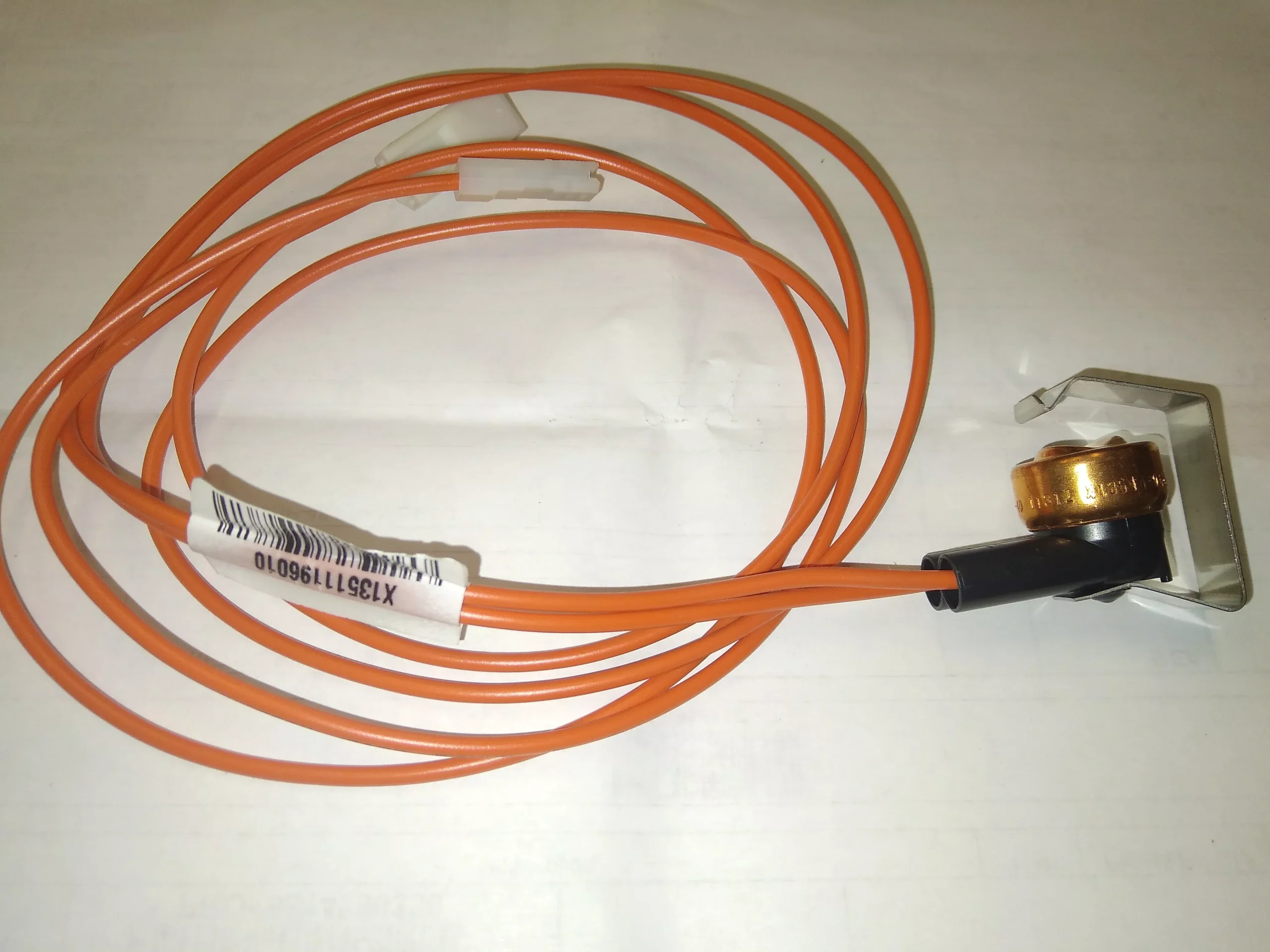 Defrost Thermostat w/Clamp; L240-40F