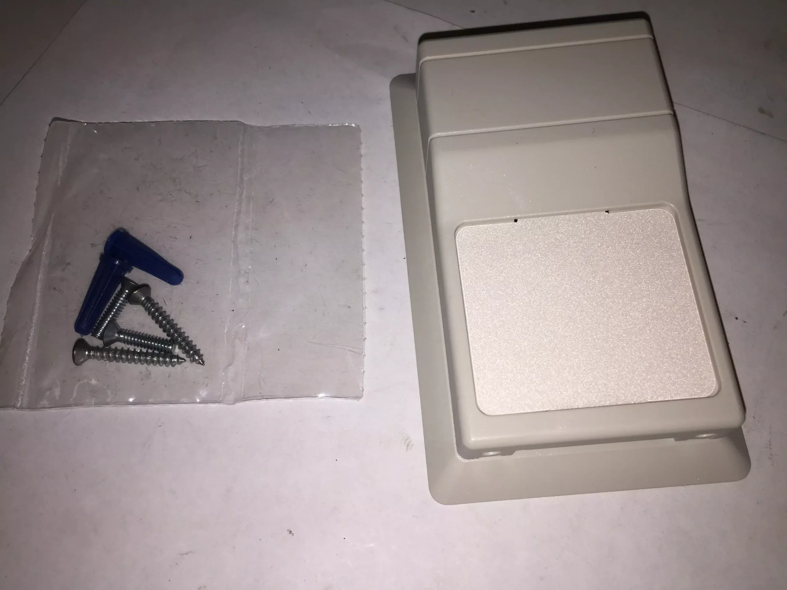 Delta Style Room Humidty Transmitter with Optional Temp Sensor