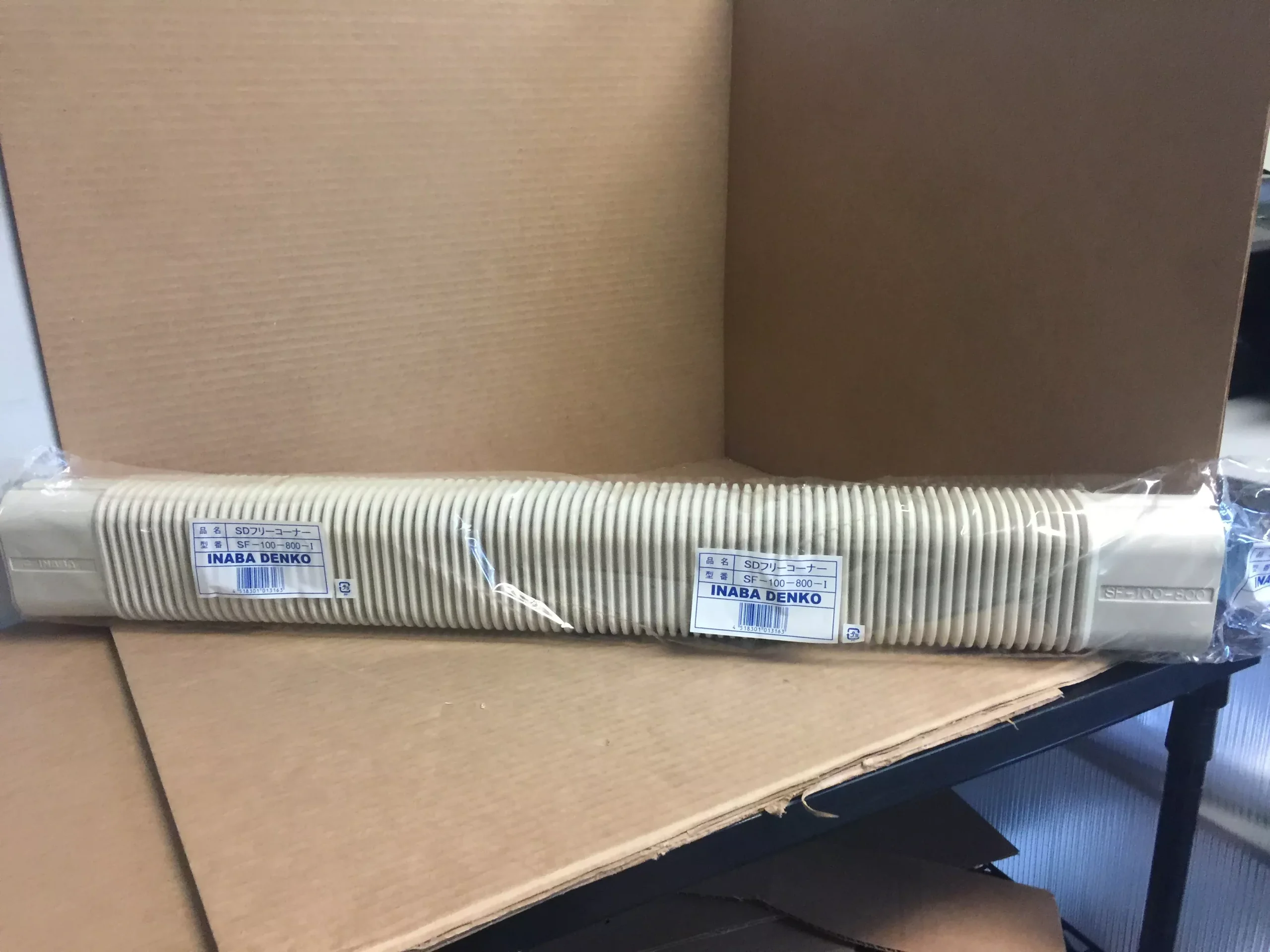 ELBOW: FLEXIBLE, 31" X 4" X 2.5", COLOR: IVORY