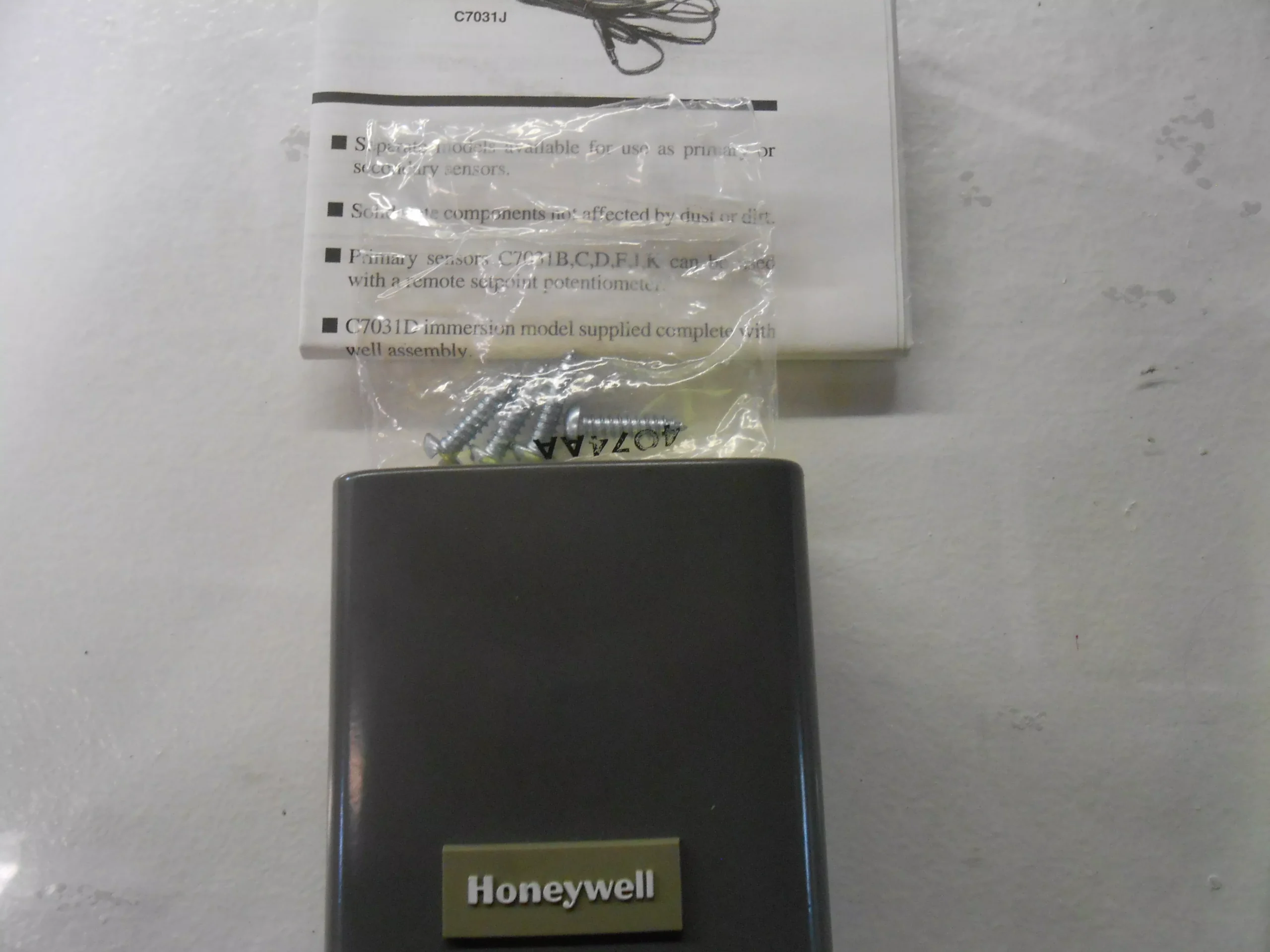Outdoor Thermostat with Thermistor