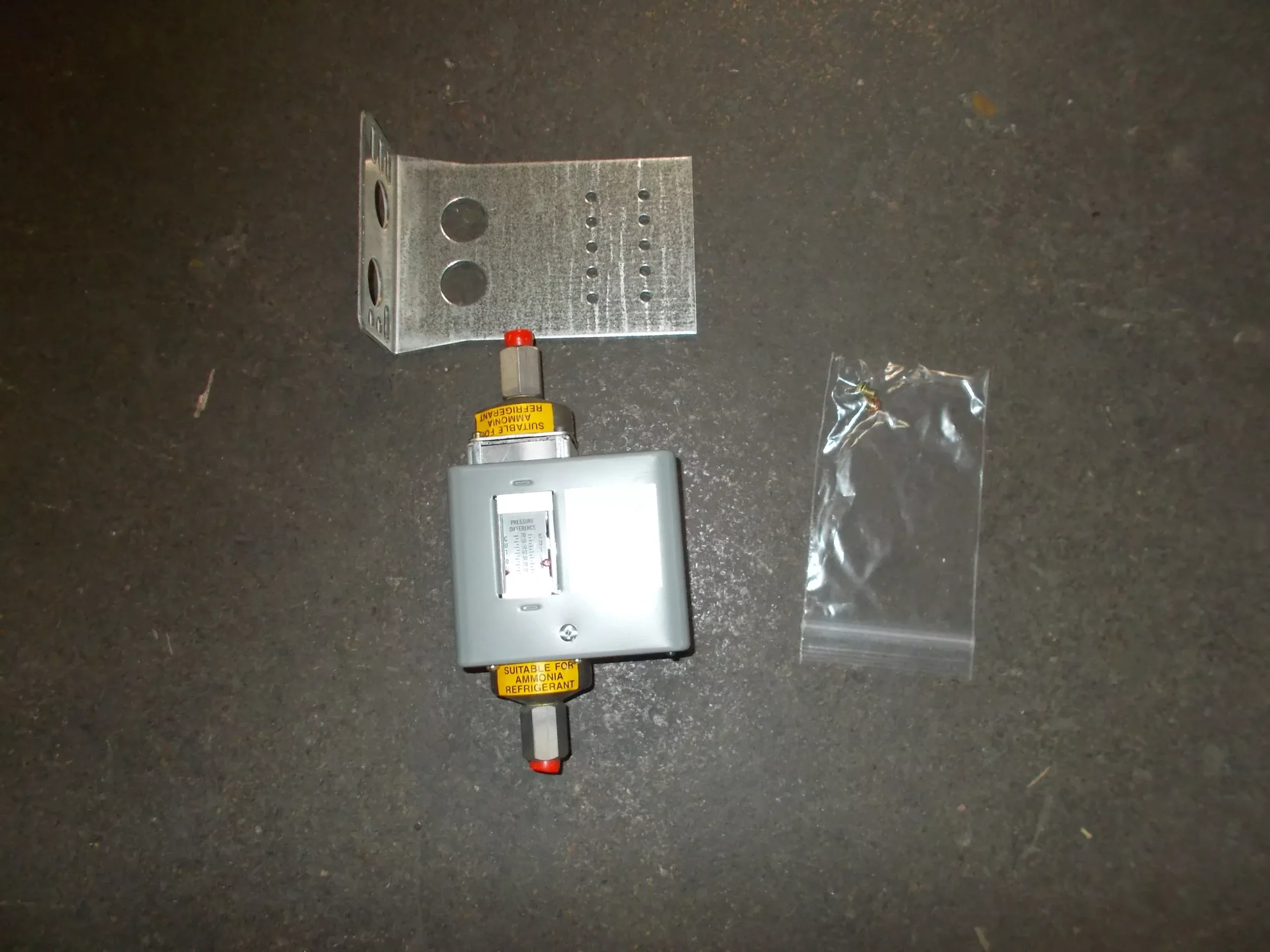 P74 Series Differential Pressure Control 600VAC