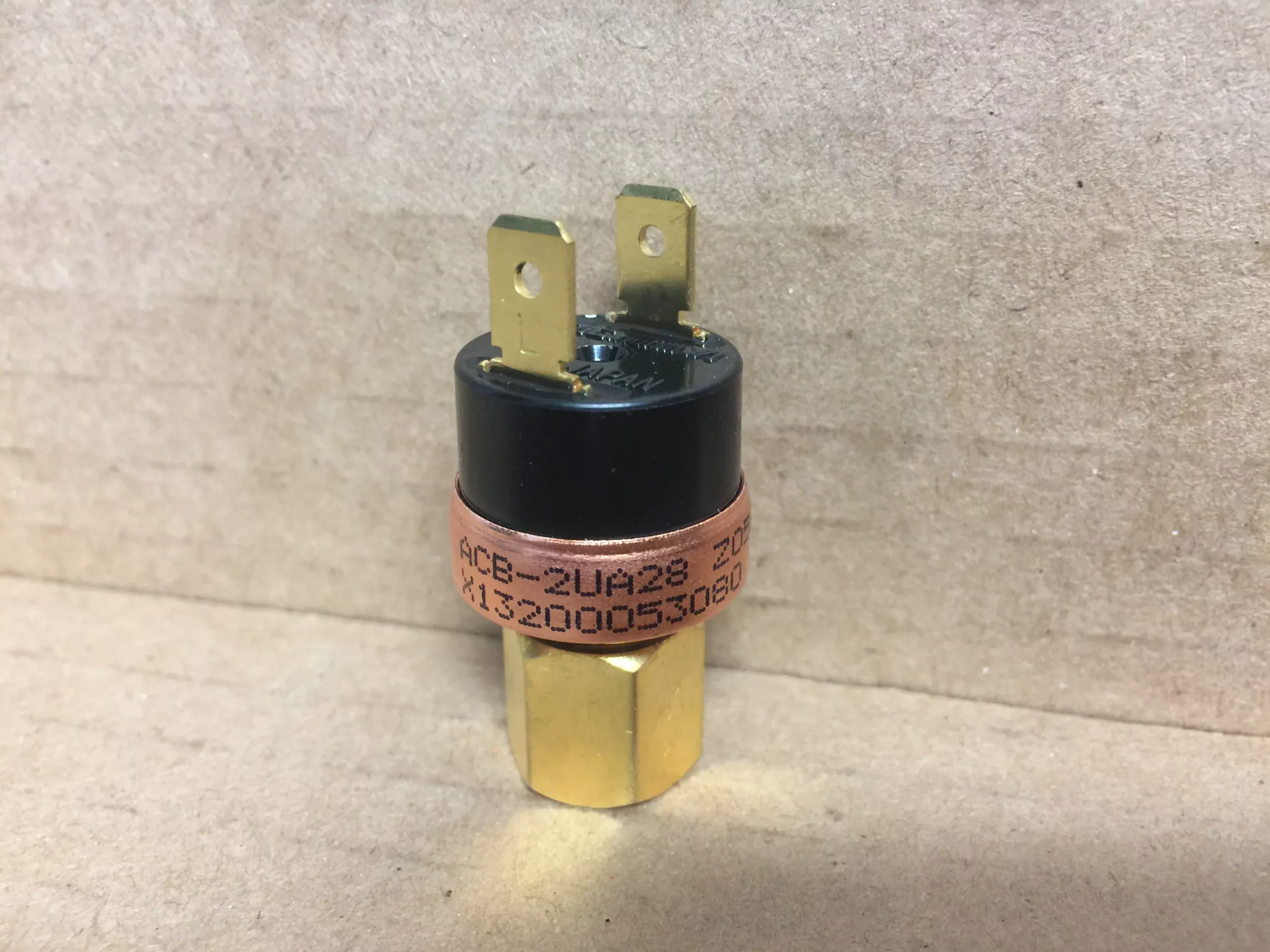 Pressure Control Switch; Open 90 PSIG, Close 180 PSIG, 90OP/180Cl