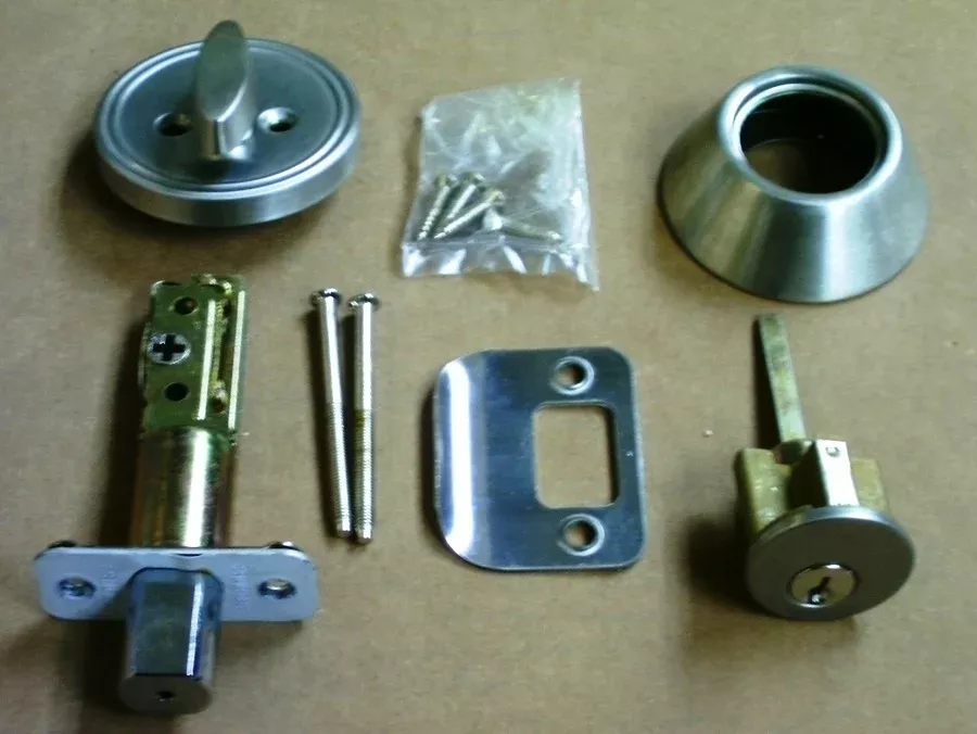 SINGLE CYLINDER DEADBOLT ASSEMBLY -KEY NOT INCLUDED
