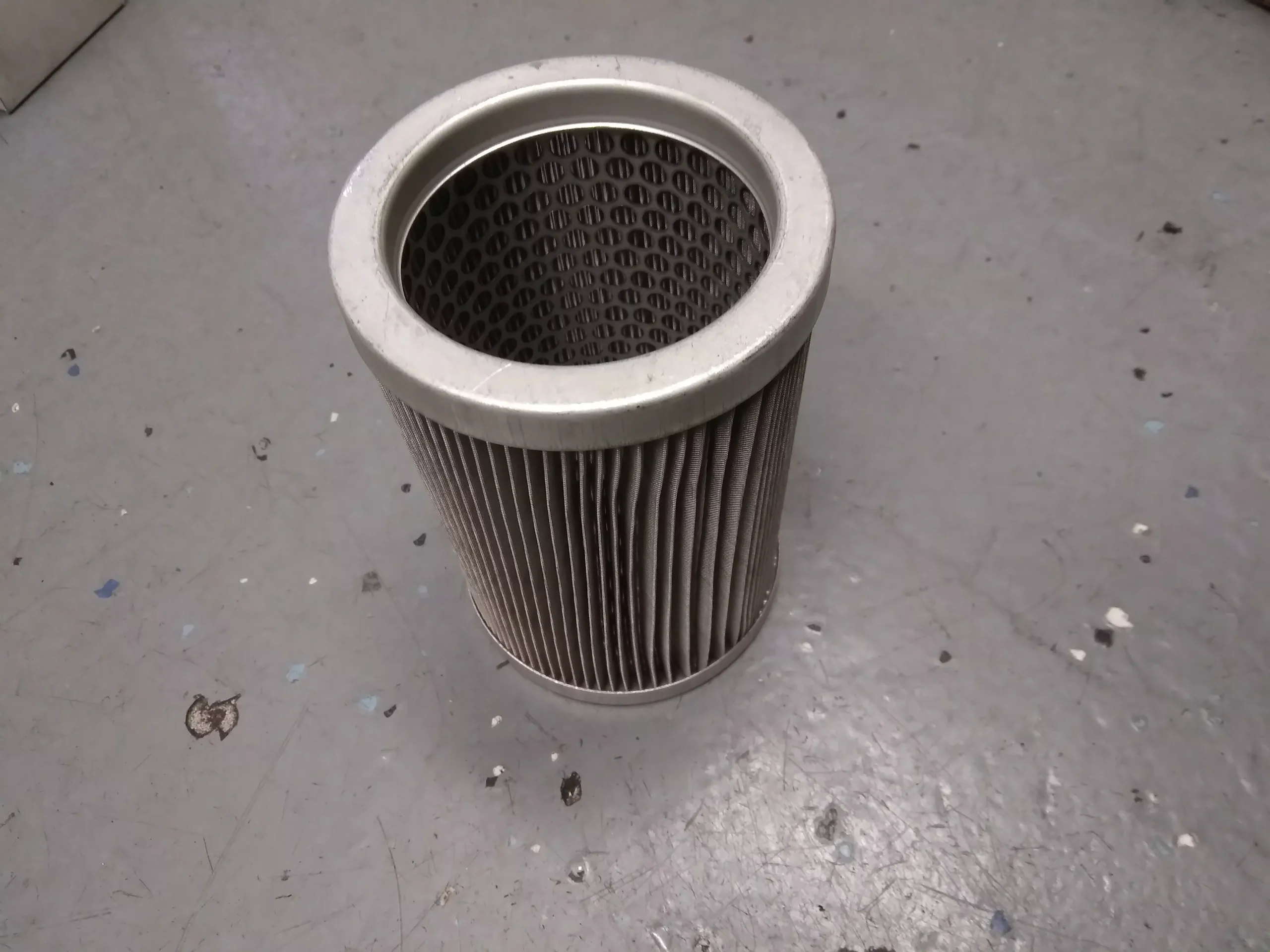 STRAINER 3.72"OD 5.50"H