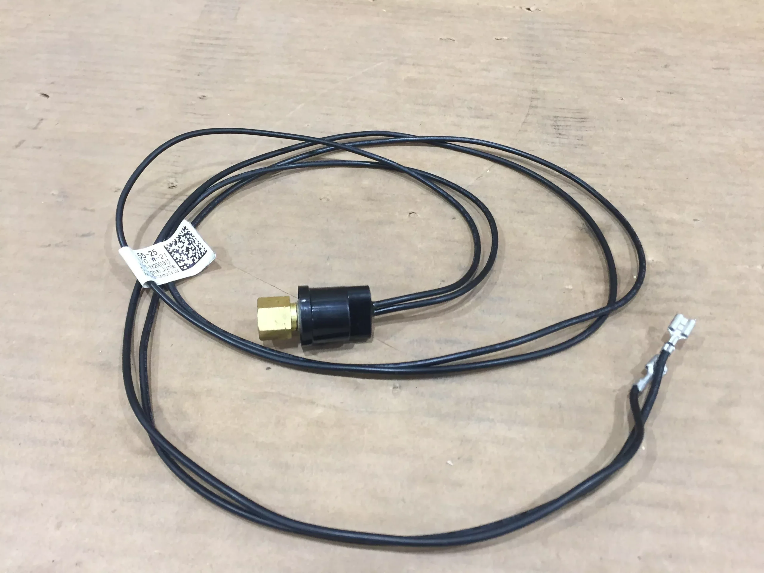 Switch-Lo Press Auto Reset, Actuates at 55 PSI, Resets at 25 PSI